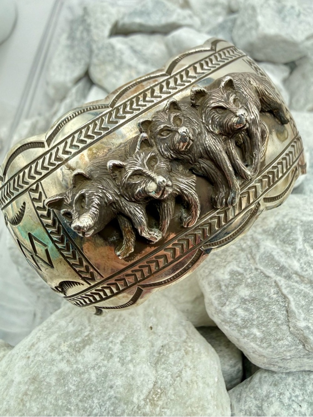Navajo Carson Blackgoat Sterling 3D Wolfpack Cuff Bracelet Signed Sterling 59.2g - Picture 4 of 14